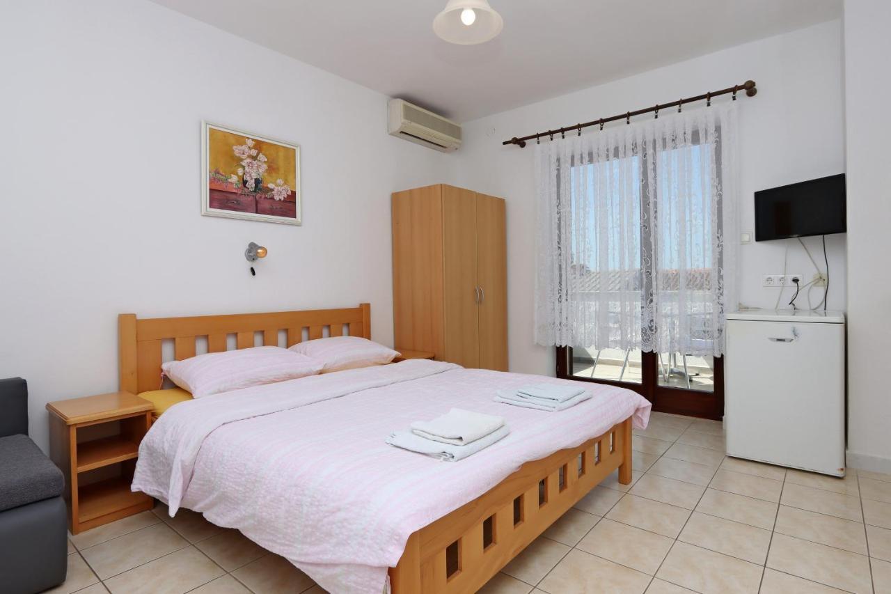 Apartments And Rooms With Parking Space Selce, Crikvenica - 2362 Exterior photo